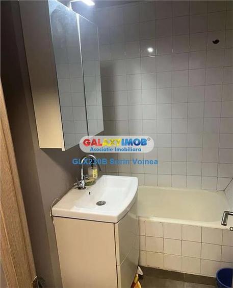 Apartament cu 4 camere semidecomandat, mobilat în Tei