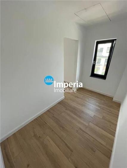 Casă individuală cu 4 camere cu Canalizare în Rediu