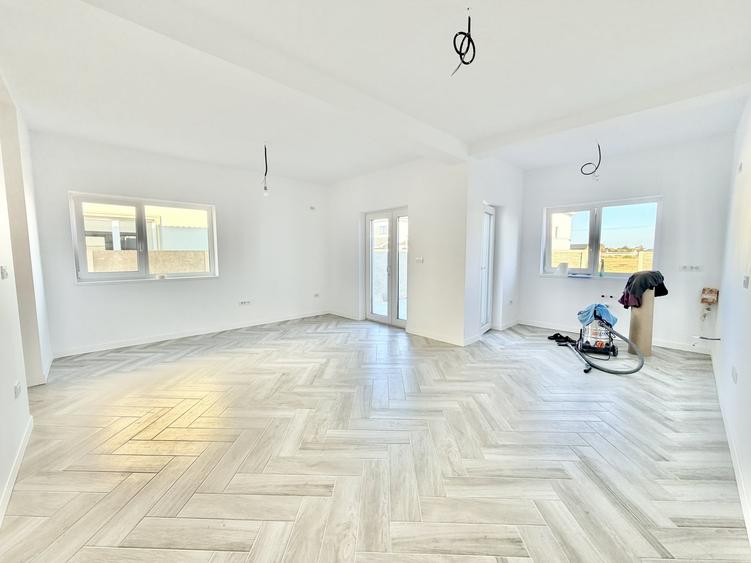 Duplex cu 4 camere cu Teren 275 Mp în Urseni