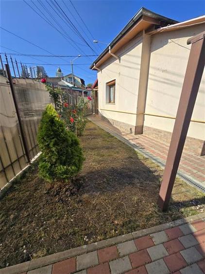 Casă individuală cu 2 camere cu Teren 160 Mp în Podul de Fier