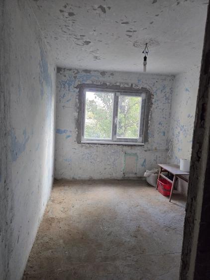 Apartament cu 3 camere semidecomandat în Micro 40