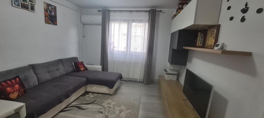 Apartament cu 3 camere decomandat, mobilat în Tractorul