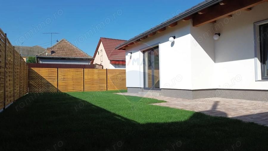 Casă cu Teren 300 Mp în Central
