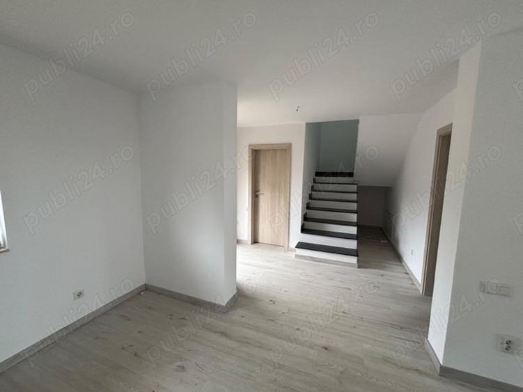 Casă cu 4 camere cu Teren 210 Mp în Cetate