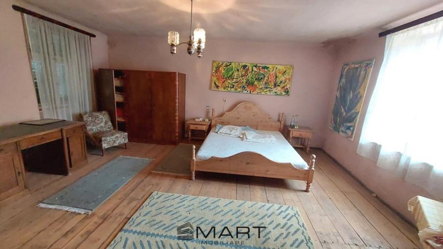 Casă cu 5 camere cu Teren 1425 Mp în Ultracentral