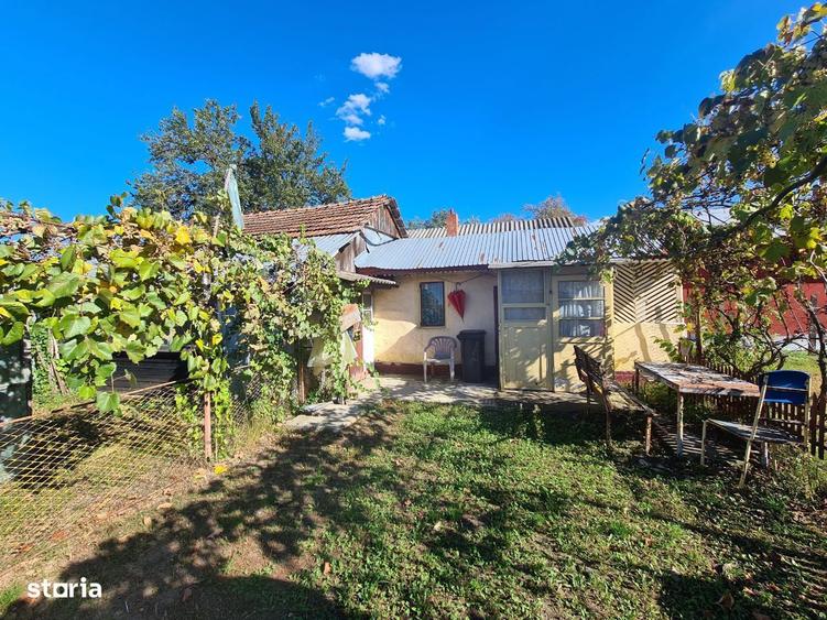 Casa cu 3 camere ?i curte mare, 37000 EUR - 1