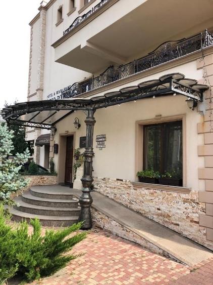 Casă individuală cu 5 camere cu Canalizare în Central