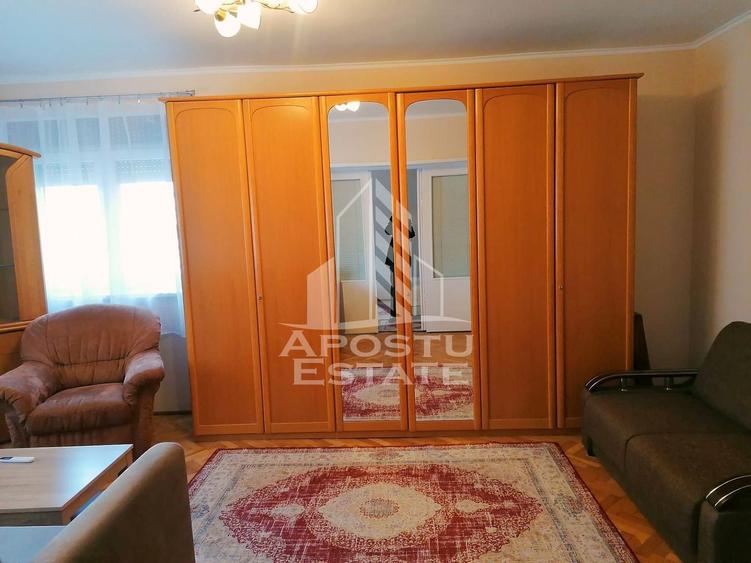 Apartament cu 2 camere decomandat în P-ța Unirii