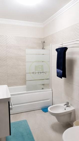 Apartament cu 3 camere semidecomandat în Tractorul