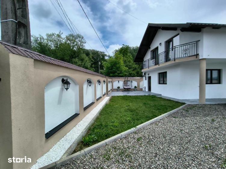 Casă cu 4 camere cu Teren 1200 Mp în Central