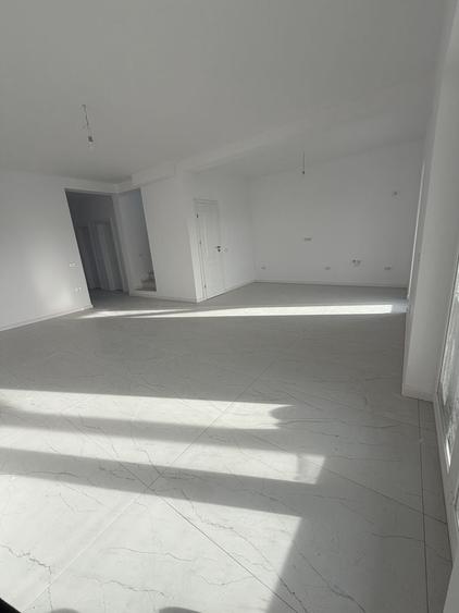 Casă cu 4 camere în Remetea Mare