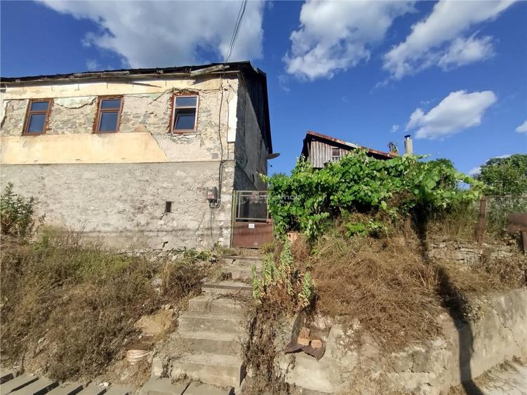 Casă cu 3 camere cu Teren 575 Mp în Central