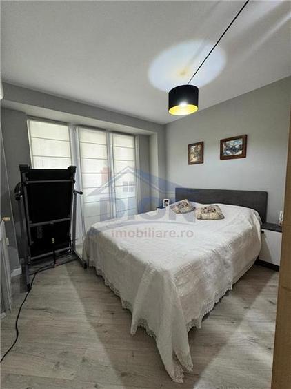 Apartament cu 3 camere decomandat, mobilat în Decebal