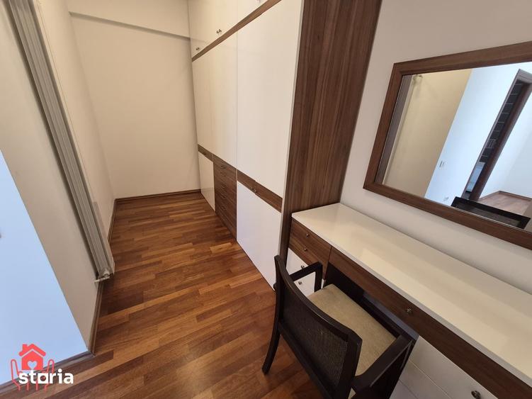 Apartament cu 4 camere decomandat în Est