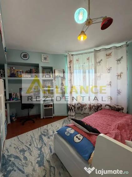 Apartament cu 4 camere decomandat în Exterior Vest