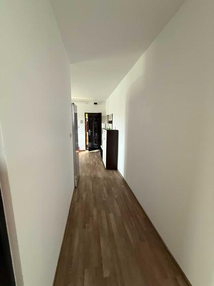 Apartament cu 3 camere decomandat în Girocului