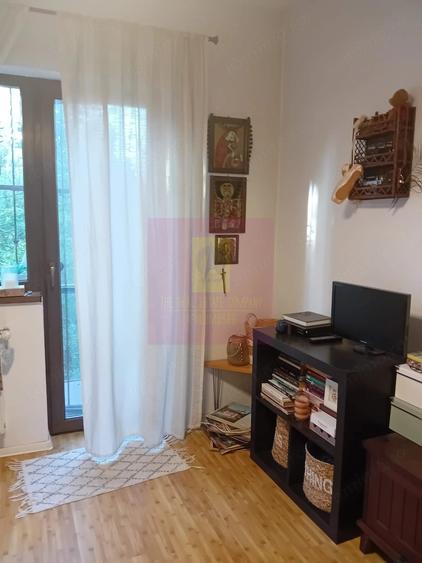Casă cu 5 camere cu Teren 240 Mp în Tei