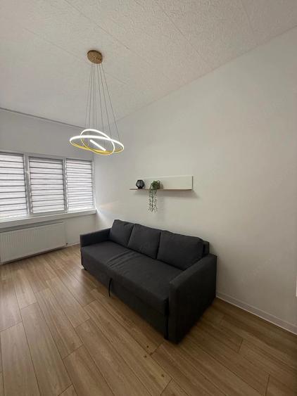 Apartament cu 3 camere semidecomandat în Ultracentral