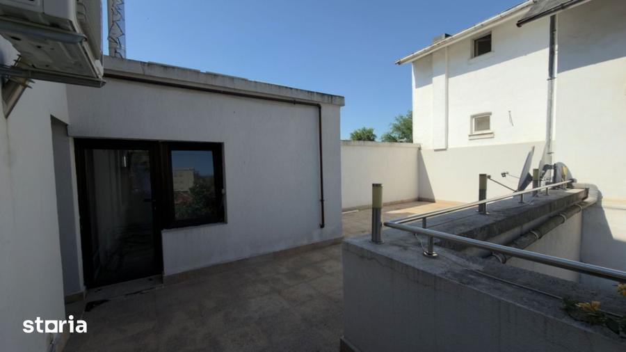 Casă cu 8 camere cu Teren 236 Mp în Gara de Nord