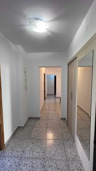 Apartament cu 3 camere decomandat în Dristor