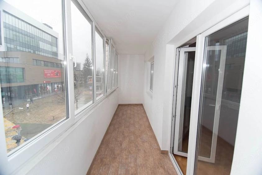 Apartament cu 3 camere semidecomandat în Ultracentral