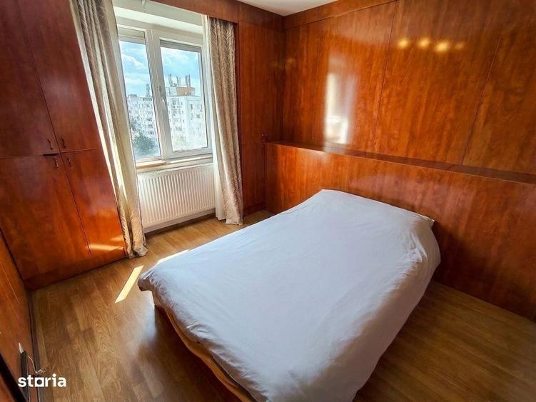 Apartament cu 4 camere semidecomandat în Berceni