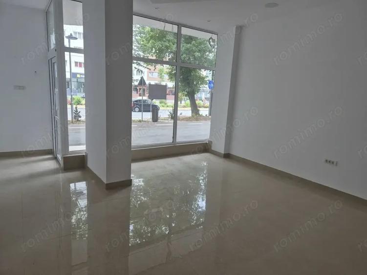 Spațiu comercial, de 60 mp, în Micro IV