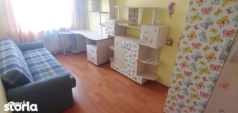 Apartament cu 3 camere semidecomandat în Central