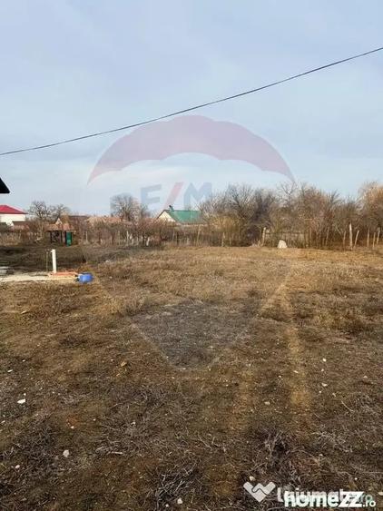 Casă cu 4 camere cu Teren 972 Mp în Vlădila