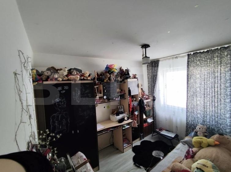 Apartament cu 3 camere semidecomandat, mobilat în 9 Mai