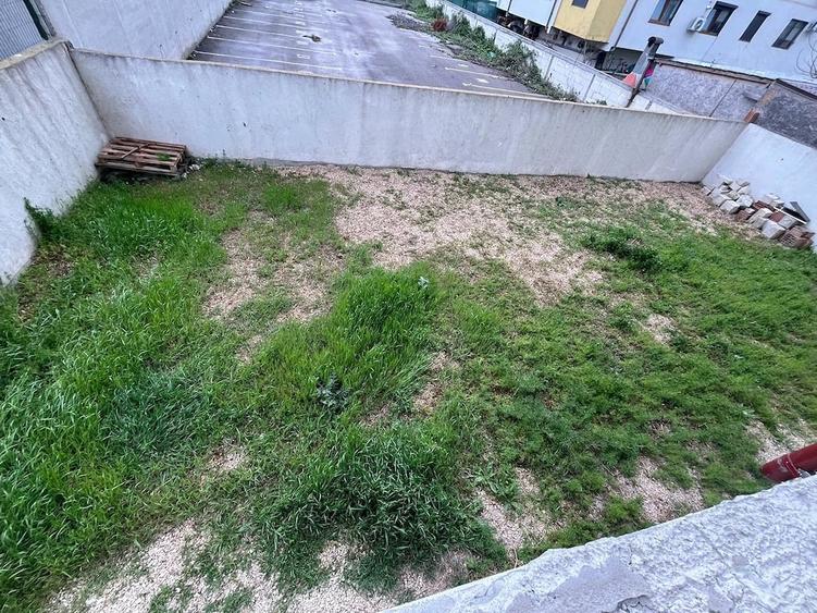 Apartament cu 3 camere decomandat în Poarta 6