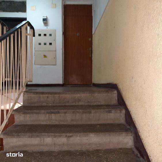 Apartament cu 4 camere în Berceni