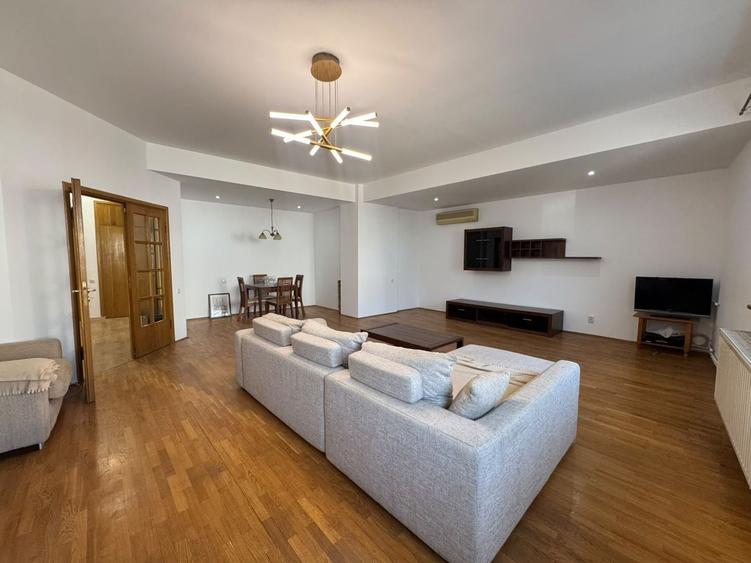 Apartament cu 3 camere decomandat, mobilat în Unirii