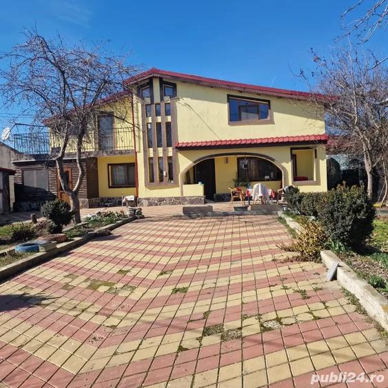 Casă cu 5 camere cu Teren 666 Mp în Copăceni
