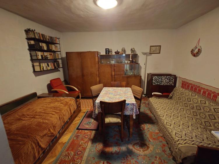 Casă cu 3 camere în Aleea Carpați