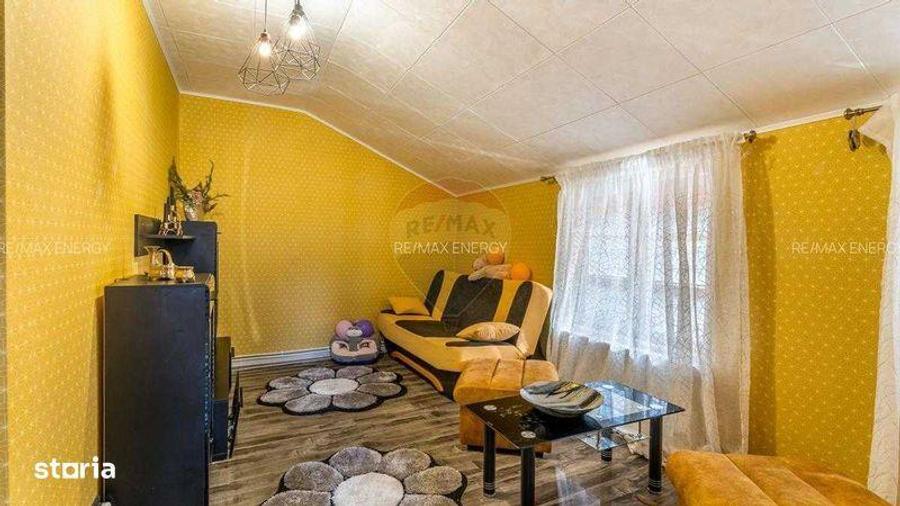 Casă cu 4 camere cu Teren 160 Mp în Călățele