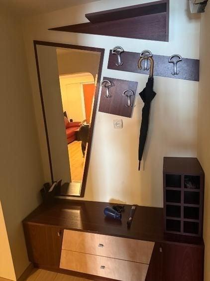 Apartament cu 2 camere semidecomandat în P-ța Victoriei