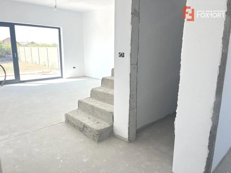 Casă cu 4 camere cu Teren 333 Mp în Urseni