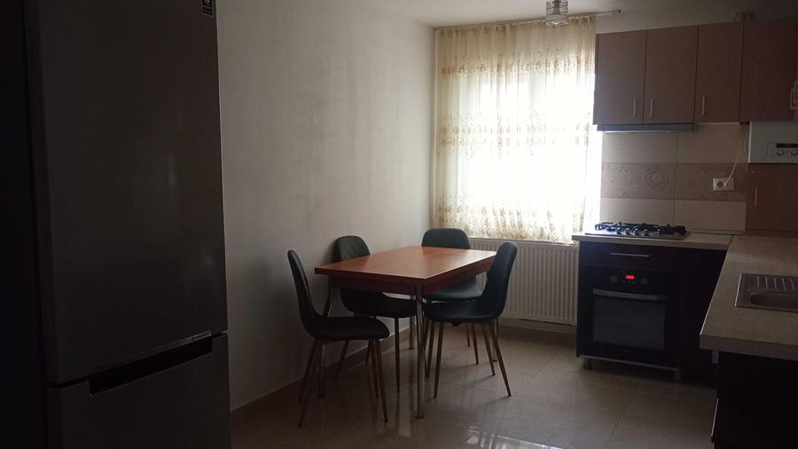 Apartament cu 4 camere în Micro 5
