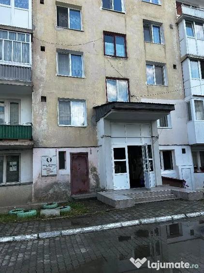 Apartament cu 2 camere semidecomandat în Băi