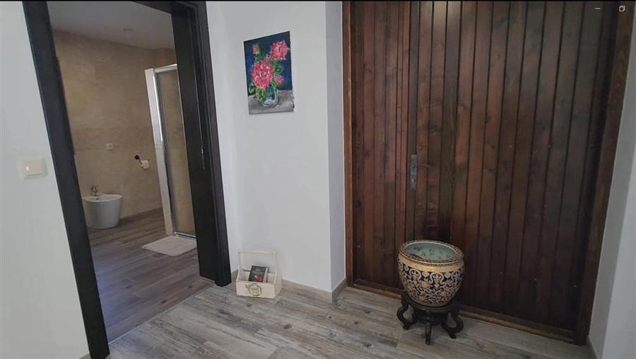 Casă individuală cu 5 camere cu Canalizare în Văratec