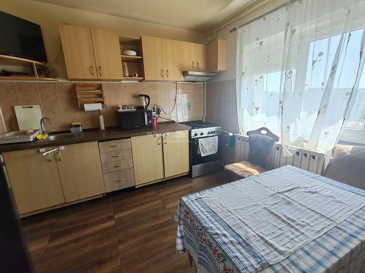 Apartament cu 3 camere decomandat în Sebastian