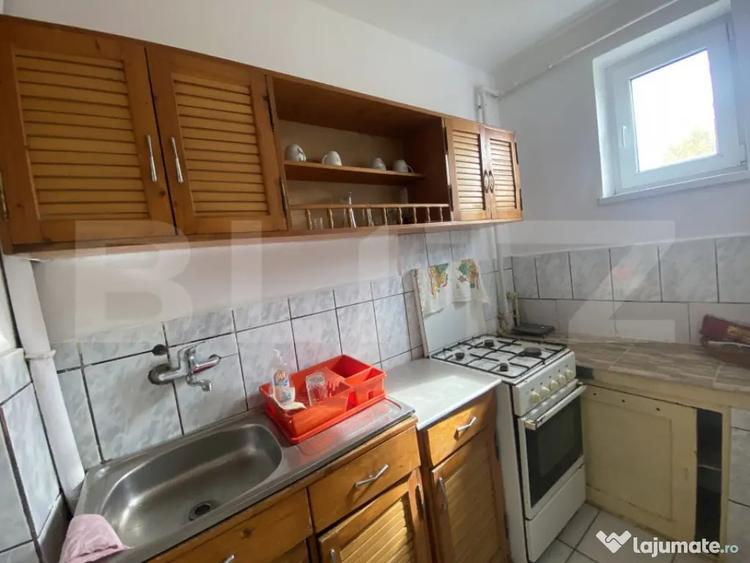 Apartament cu 2 camere semidecomandat, mobilat în Central