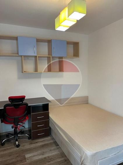 Apartament cu 3 camere semidecomandat, mobilat în Bună Ziua
