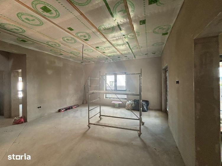 Casă cu 4 camere cu Teren 430 Mp în Cristian