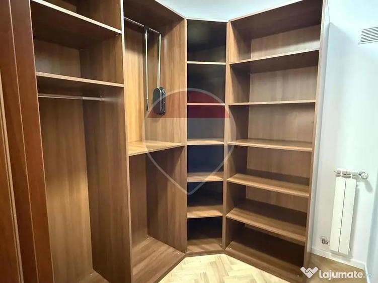 Apartament cu 3 camere semidecomandat în Primăverii