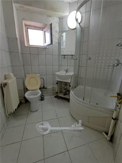 Apartament cu 3 camere decomandat în Nicolina
