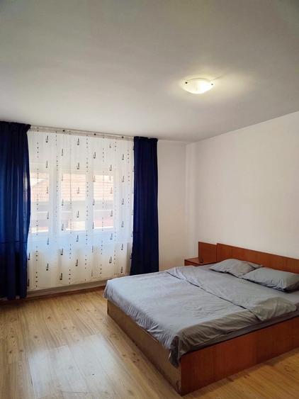 Casă cu 5 camere cu Teren 100 Mp în Central