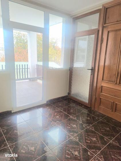 Casă cu 4 camere cu Teren 100 Mp în Centura