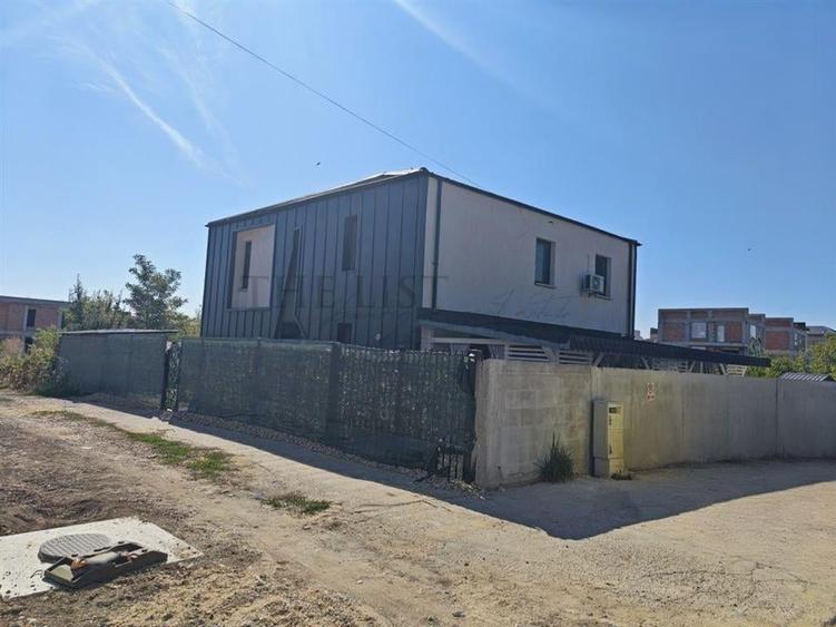 Casă individuală cu 5 camere cu Teren 400 Mp în Tunari
